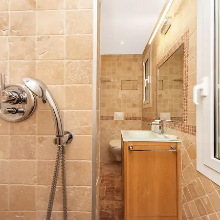 Superbe - Proche Du Centre-ville - El דירה בוסוליי